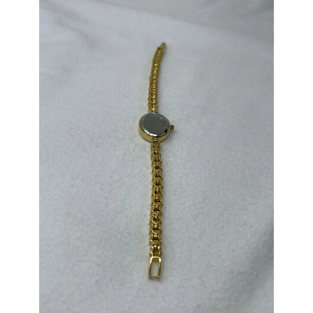 N/A elegant gold